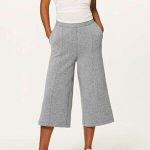 Lululemon New Form Crop 17"Heathered Medium Grey size 2